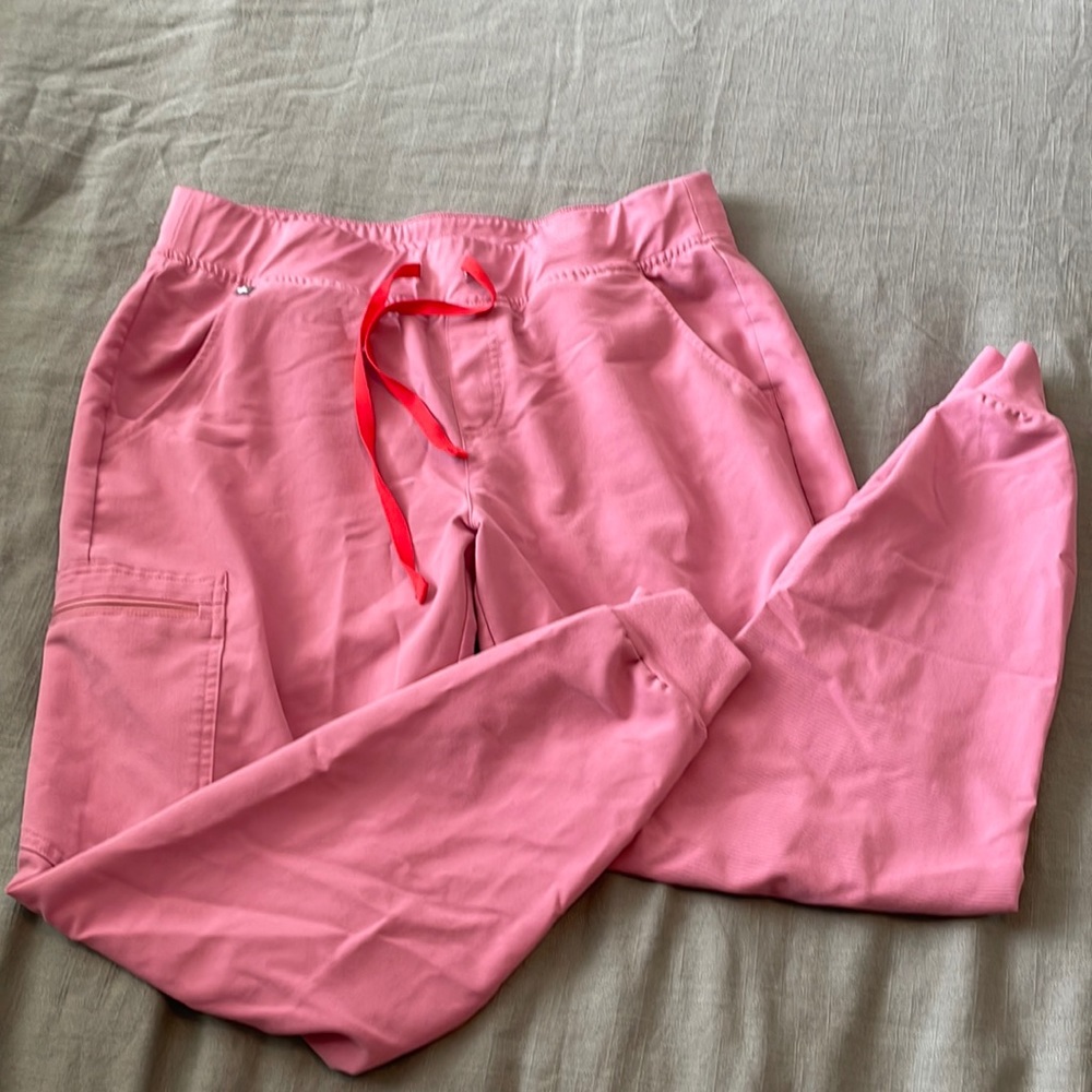 Figs jogger scrub bottoms in chalk pink